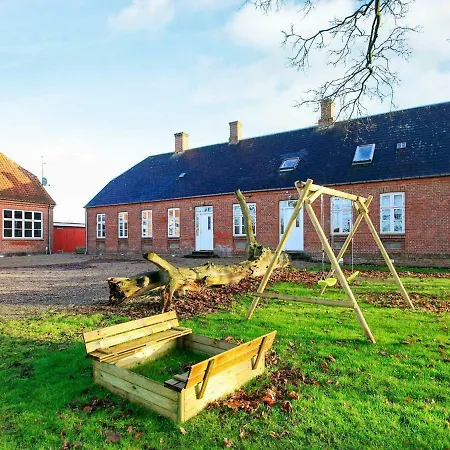 26 Person In Roslev-by Traum Åsted