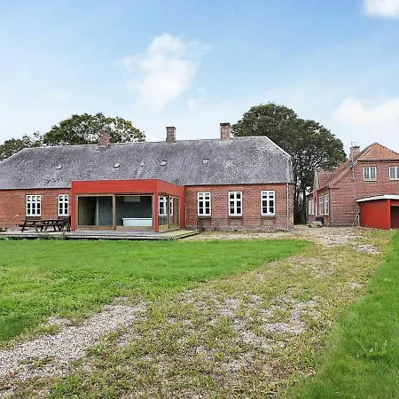 26 Person In Roslev-by Traum